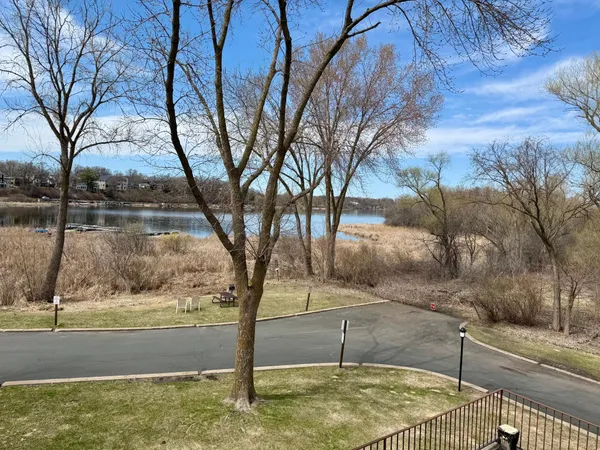 $1,850 | 1304 West Medicine Lake Drive, Unit 226, Plymouth, MN 55441