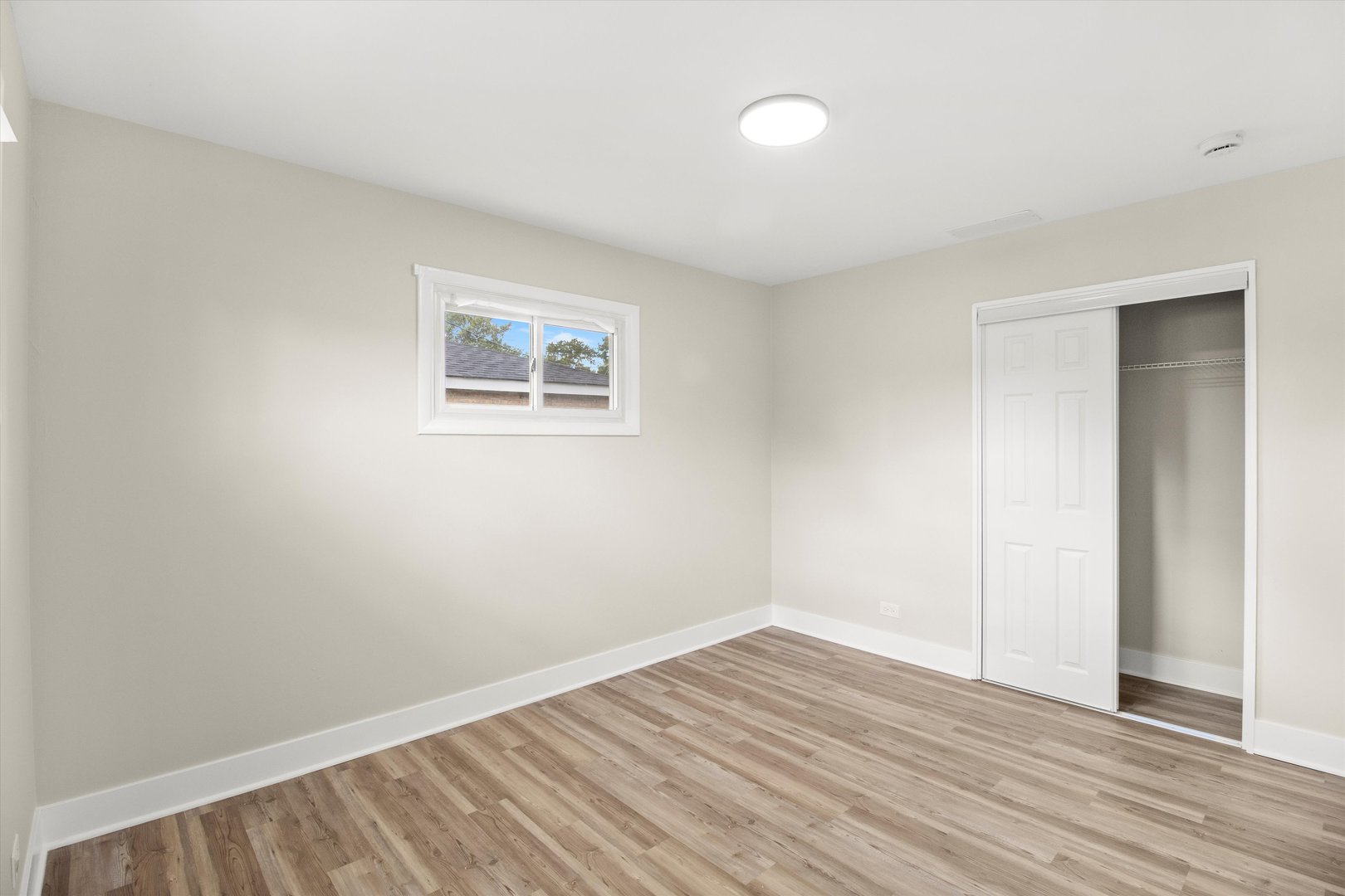 16460 Honore Avenue Markham, IL 60428 - Photo 15 of 38 a view of an empty room with wooden floor and a window