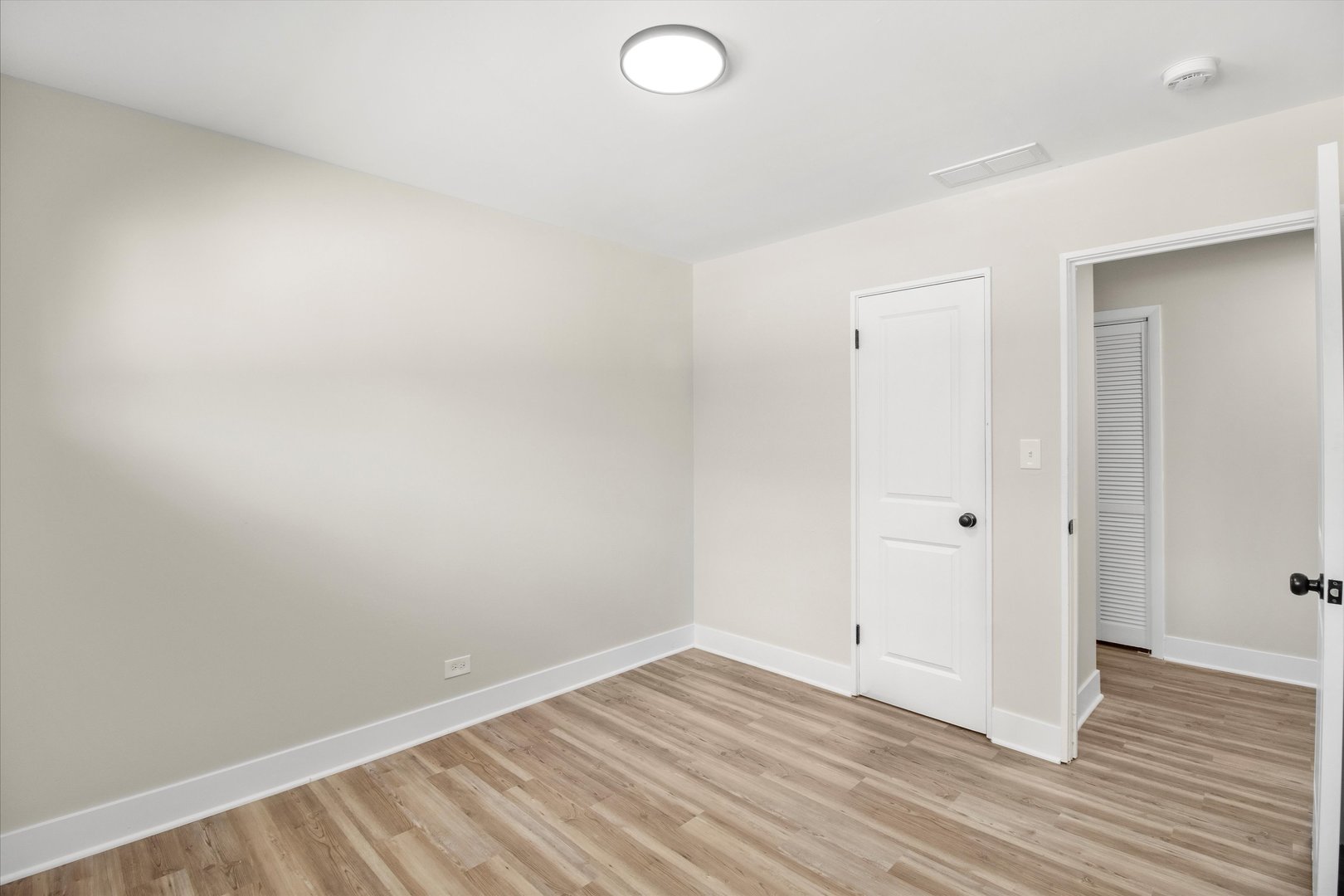 16460 Honore Avenue Markham, IL 60428 - Photo 27 of 38 a view of an empty room