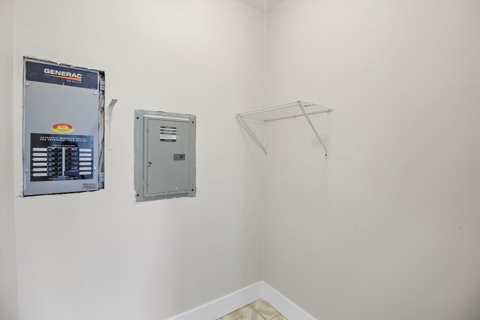 16460 Honore Avenue Markham, IL 60428 - Photo 32 of 38 a view of a hallway with elevator