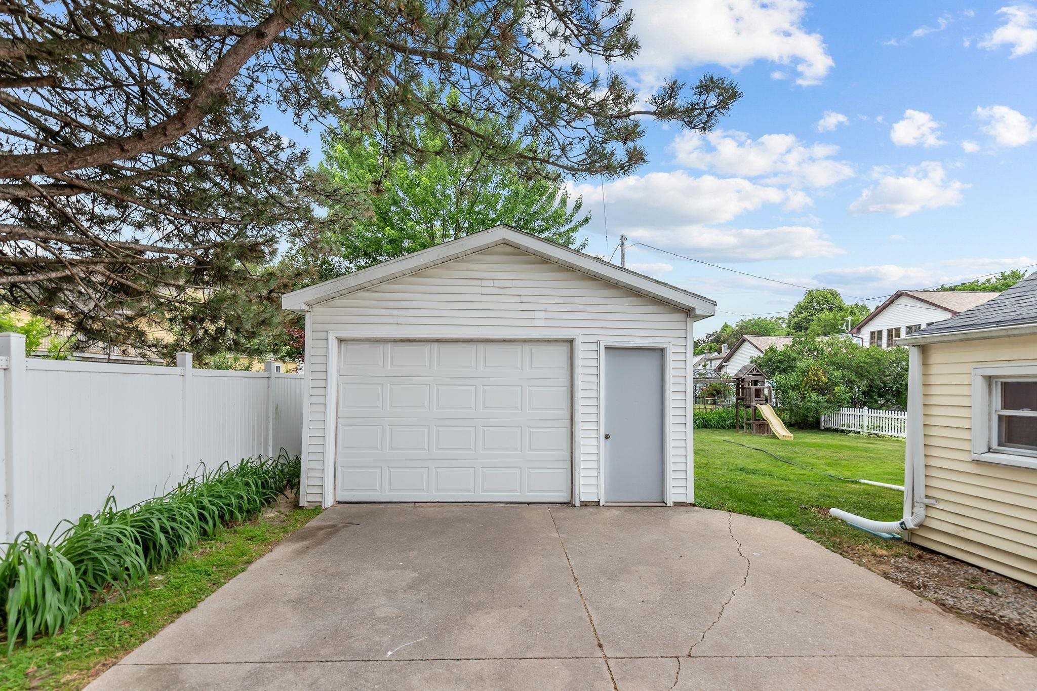 1711 North Meade Street Appleton, WI 54911 - Photo 3 of 24