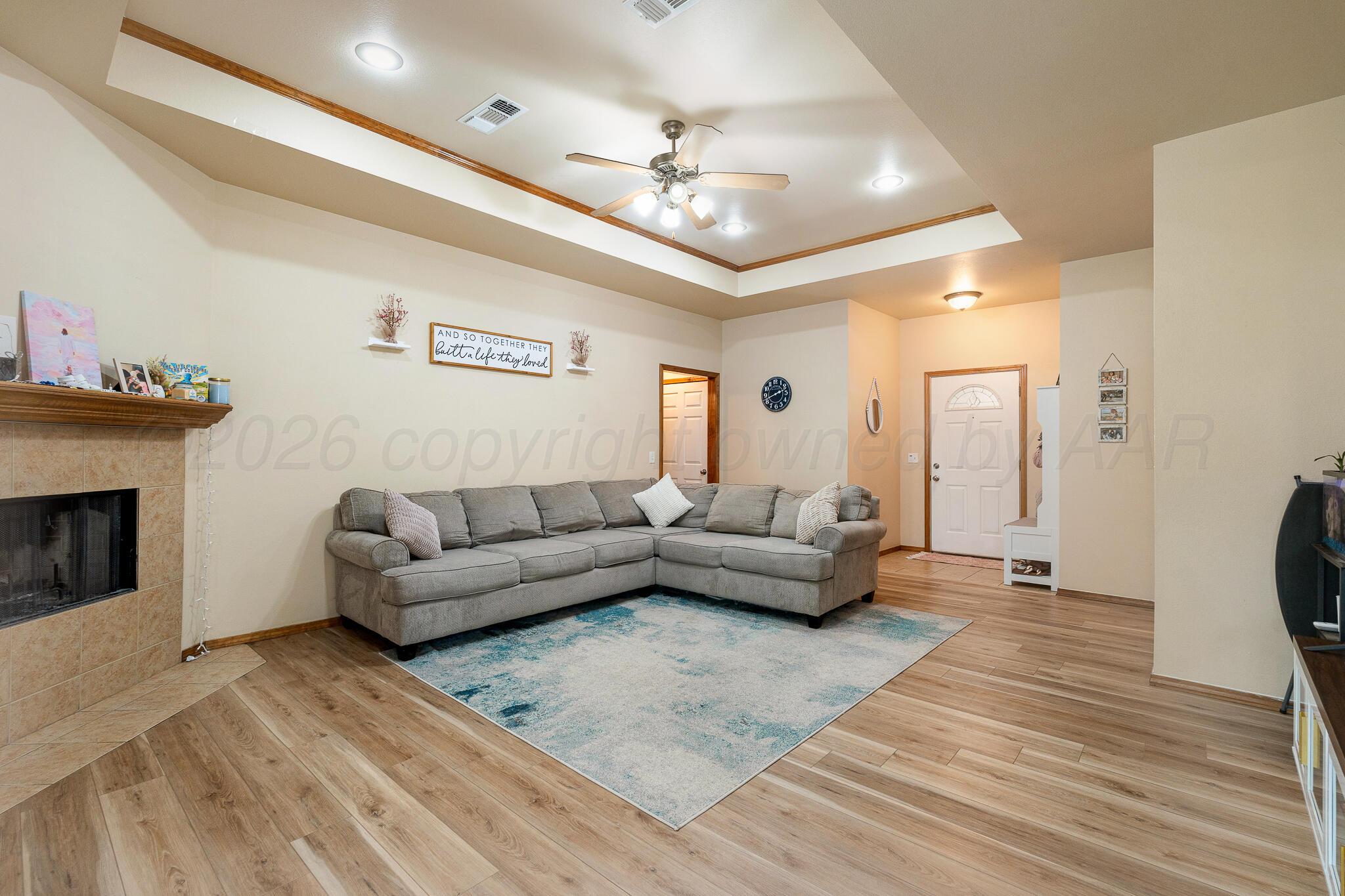 4010 Ross Street Amarillo, TX 79118 - Photo 7 of 26 Living room to front entry