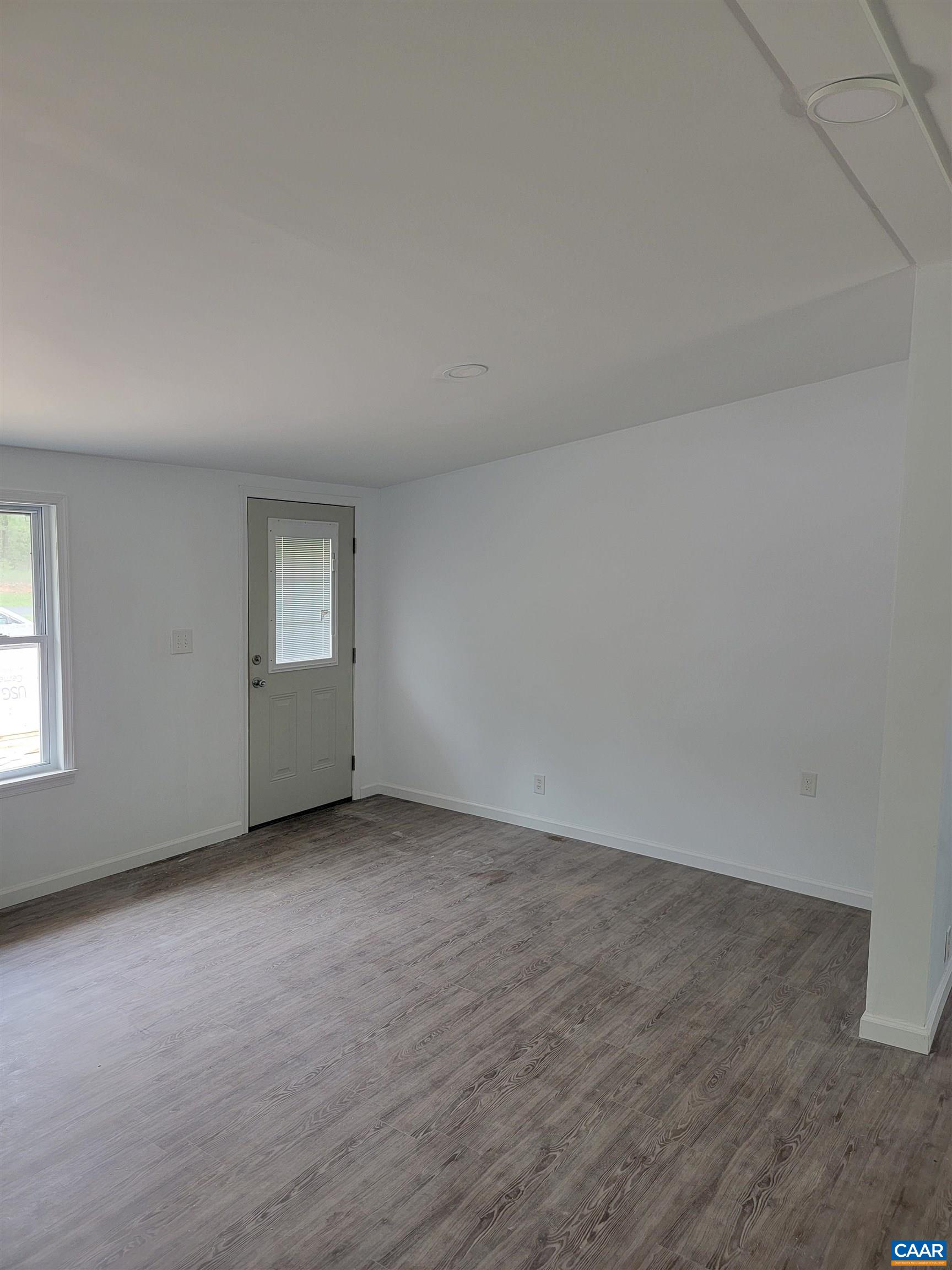 6643 Ridge Road Arvonia, VA 23004 - Photo 3 of 12 Gallery Image 3