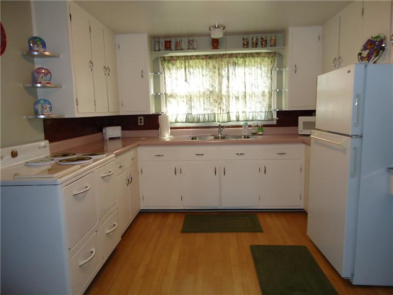 1141 Bonniebrook Road Butler, PA 16002 - Photo 4 of 22