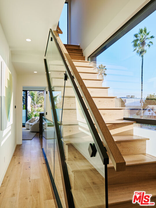 330 Rennie Avenue, Unit 1 Venice, CA 90291 - Photo 17 of 34 a view of an entryway