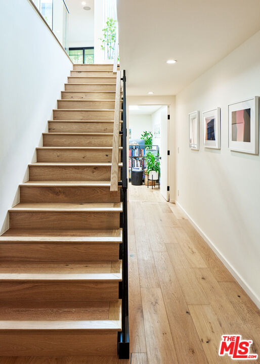 330 Rennie Avenue, Unit 1 Venice, CA 90291 - Photo 22 of 34 a view of entryway and hall