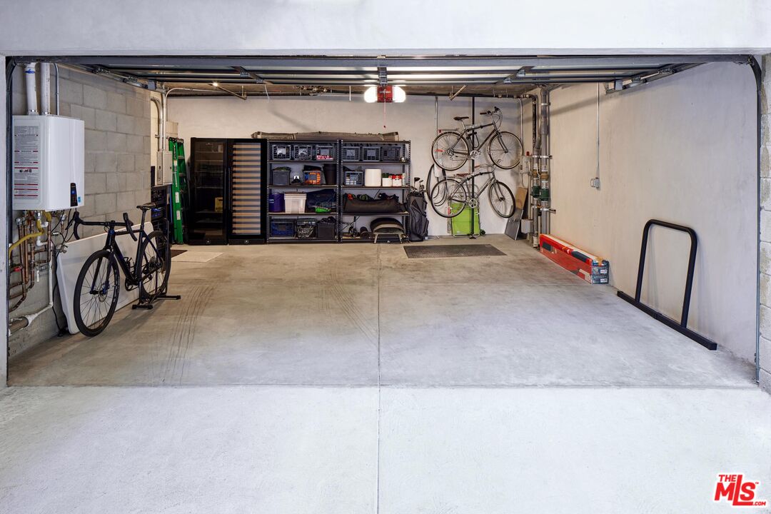 330 Rennie Avenue, Unit 1 Venice, CA 90291 - Photo 29 of 34 a view of a garage with cars