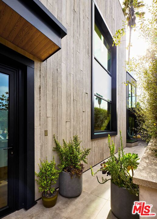330 Rennie Avenue, Unit 1 Venice, CA 90291 - Photo 3 of 34 a front view of a house with a potted plant