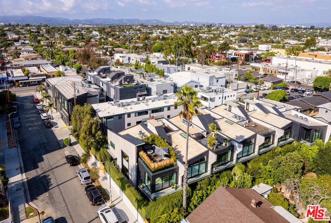 330 Rennie Avenue, Unit 1 Venice, CA 90291 - Photo 33 of 34 an aerial view of multiple house