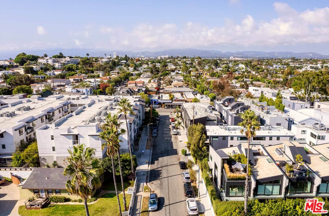330 Rennie Avenue, Unit 1 Venice, CA 90291 - Photo 34 of 34 an aerial view of multiple house