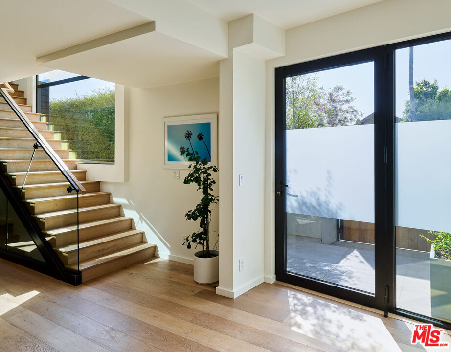 330 Rennie Avenue, Unit 1 Venice, CA 90291 - Photo 4 of 34 a view of an entryway with wooden floor and floor to ceiling window
