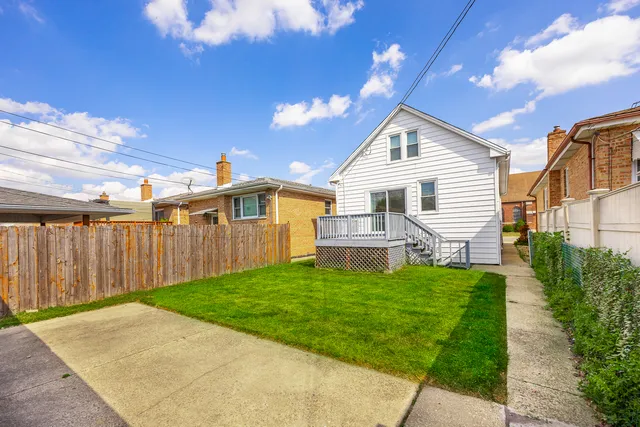 a view of a house with backyard and porch