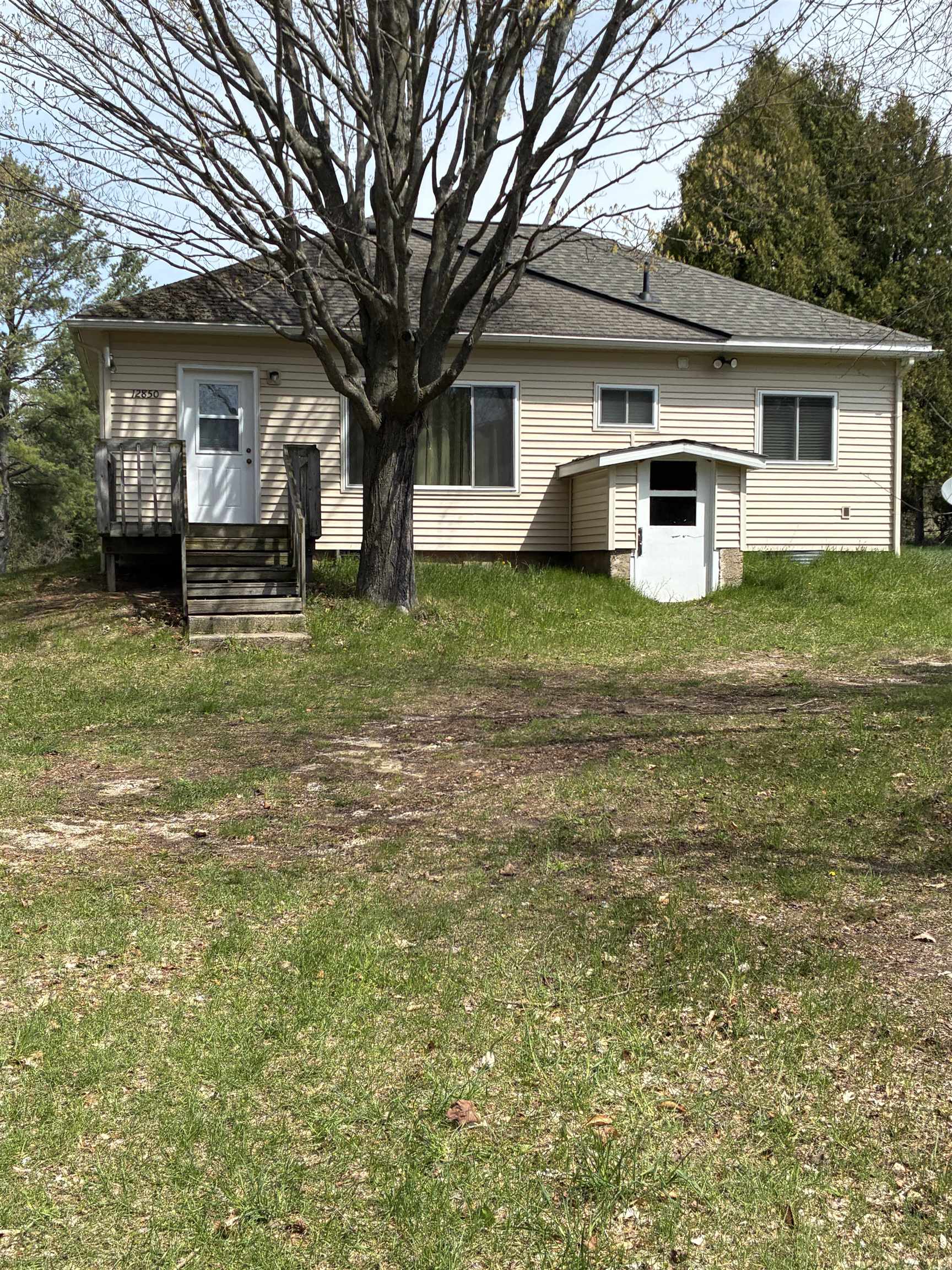 12850 Miller Road Rapid City, MI 49676 - Photo 3 of 41