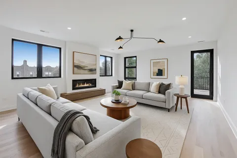 $1,197,000 | 2307 West Foster Avenue, Unit 3, Chicago, IL 60625