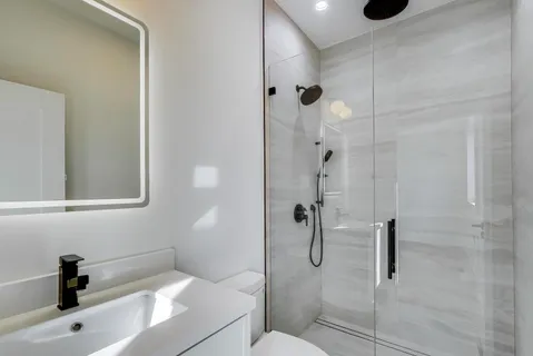 $1,197,000 | 2307 West Foster Avenue, Unit 3, Chicago, IL 60625