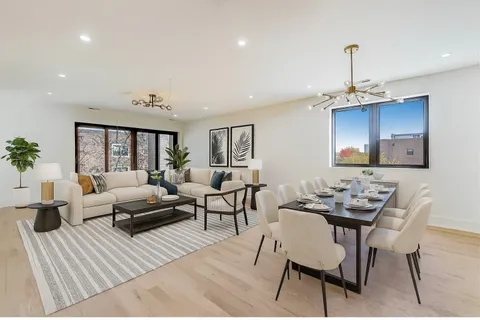 $1,197,000 | 2307 West Foster Avenue, Unit 3, Chicago, IL 60625