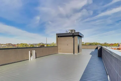 $1,197,000 | 2307 West Foster Avenue, Unit 3, Chicago, IL 60625