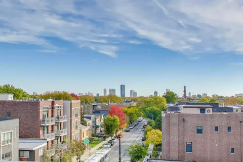 $1,197,000 | 2307 West Foster Avenue, Unit 3, Chicago, IL 60625