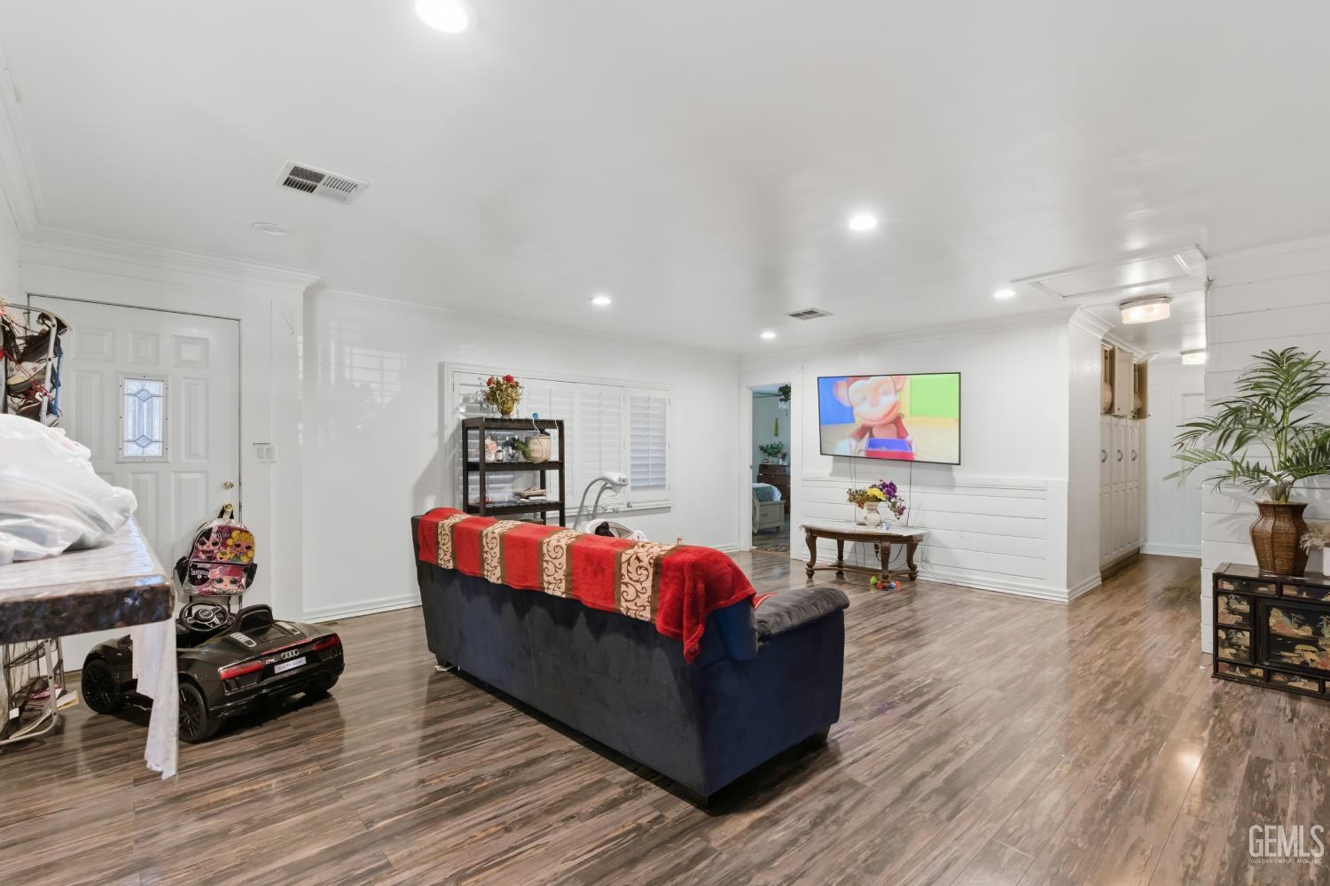 Undisclosed Address Maricopa, CA 93252 - Photo 9 of 40 a living room with furniture and wooden floor