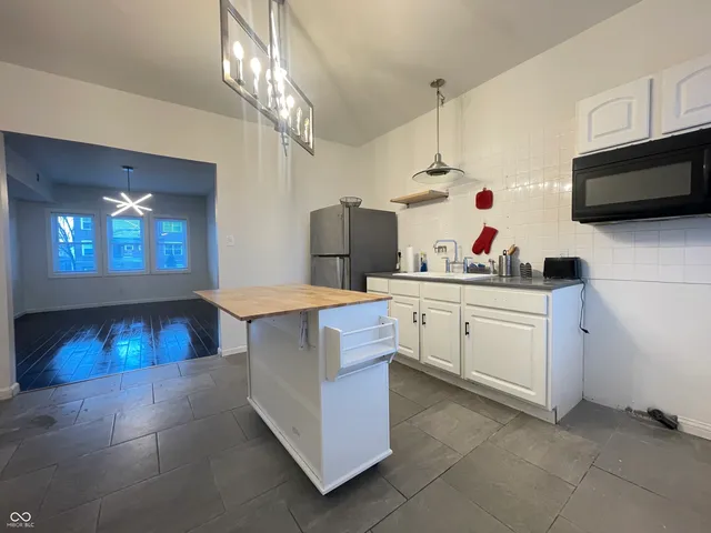 $1,500 | 3818 Central Avenue, Indianapolis, IN 46205