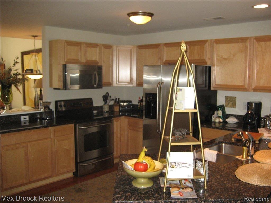 23950 Woodward Avenue, Unit 10 Pleasant Ridge, MI 48069 - Photo 2 of 11 Kitchen 1