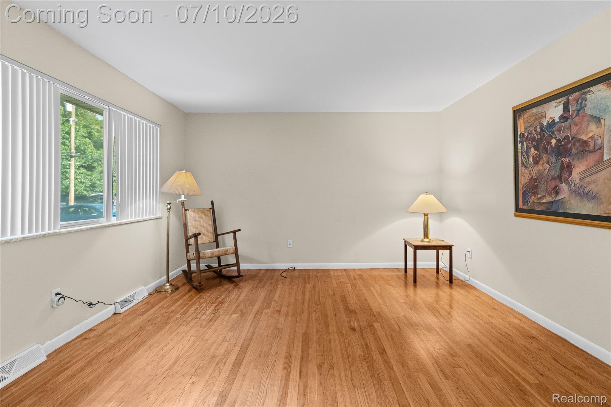 1715 North Oxford Road Oxford, MI 48371 - Photo 3 of 29 Sitting room