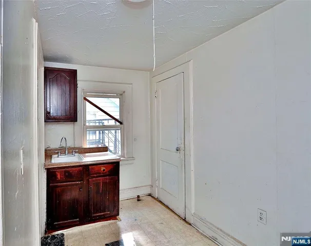 $549,900 | 203-205 Hansbury Avenue, Newark, NJ 07112