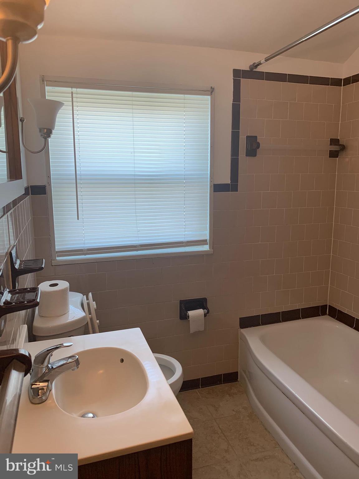 7841 Lockwood Road Baltimore, MD 21222 - Photo 8 of 16