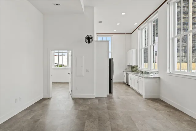 $3,200 | 2102 Mechanic Street, Unit 301, Galveston, TX 77550