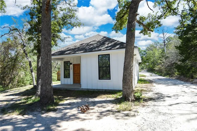 $1,395 | 6389 Farm To Market 244, Anderson, TX 77830