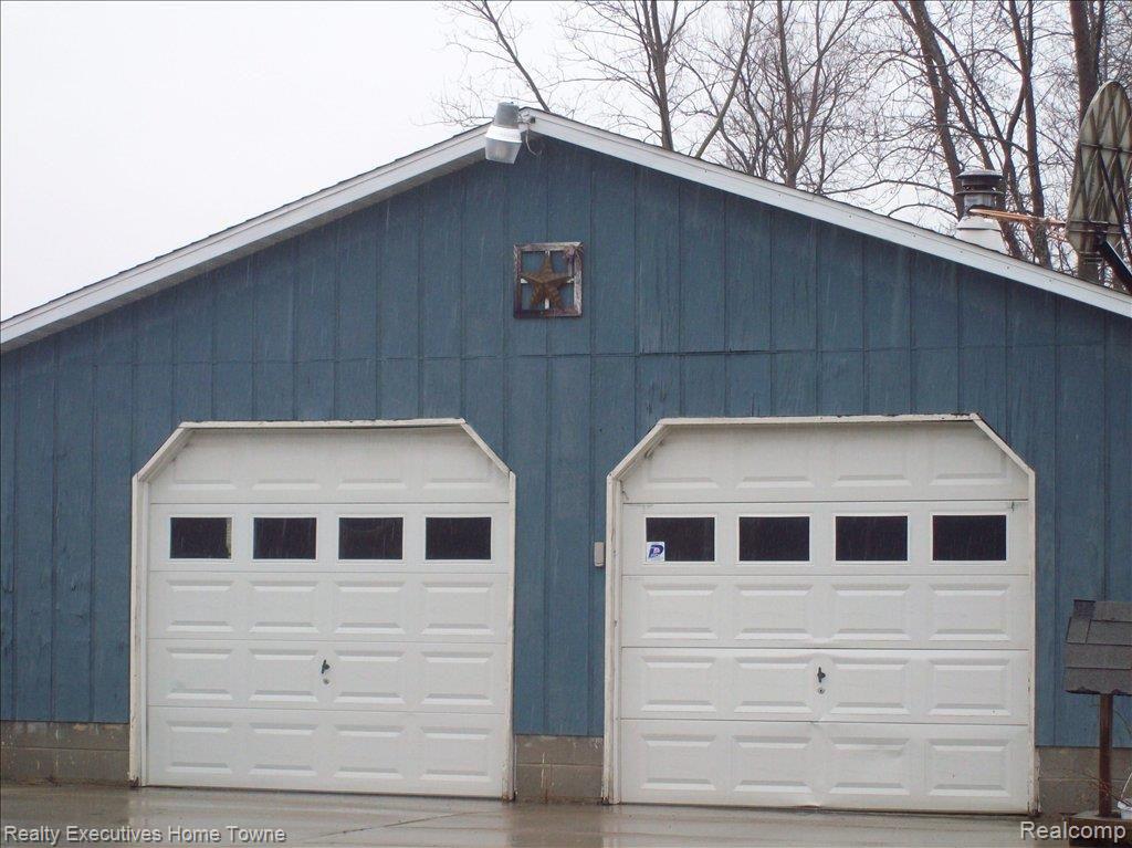 5364 Walker Road North Street, MI 48049 - Photo 10 of 15 Garage