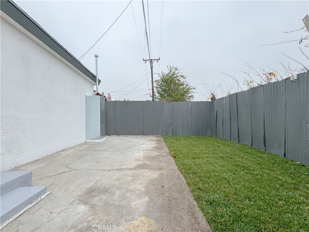 1366 West 152nd Street Compton, CA 90220 - Photo 25 of 30 a view of a backyard