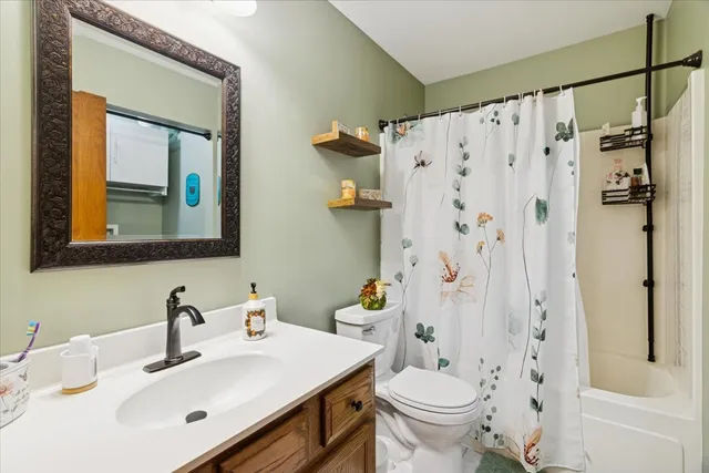 $285,000 | 1204 Glen Mor Drive, Unit B, Shorewood, IL 60404