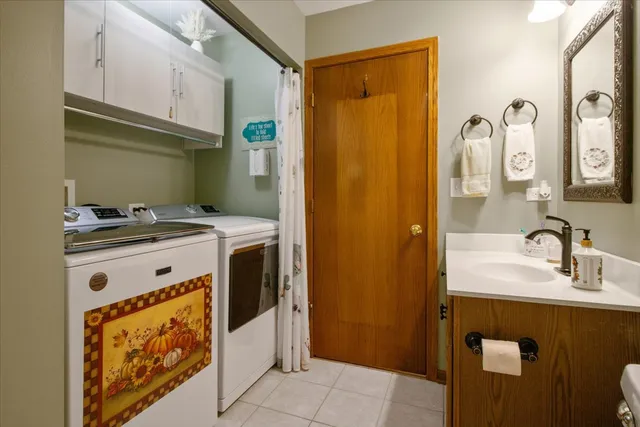 $285,000 | 1204 Glen Mor Drive, Unit B, Shorewood, IL 60404