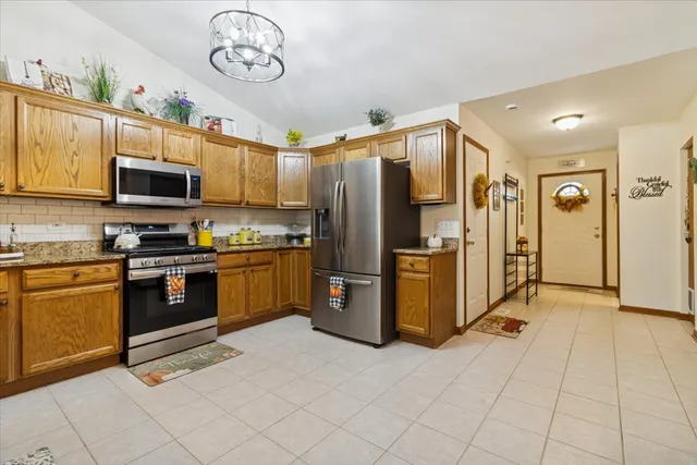 $285,000 | 1204 Glen Mor Drive, Unit B, Shorewood, IL 60404