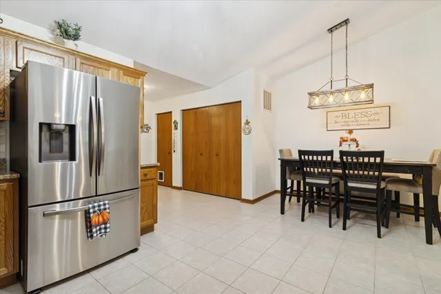 $285,000 | 1204 Glen Mor Drive, Unit B, Shorewood, IL 60404