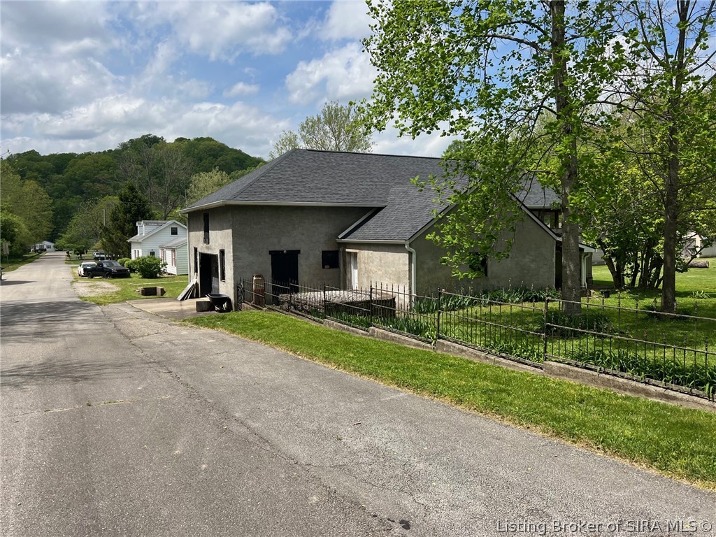 633 Spring Street Madison, IN 47250 - Photo 4 of 76