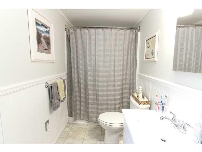 233 East Shaffer Road Aliquippa, PA 15001 - Photo 15 of 17 Full Bath.
