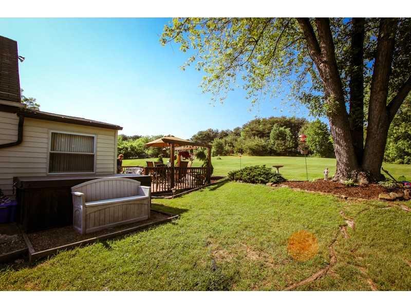 233 East Shaffer Road Aliquippa, PA 15001 - Photo 3 of 17 Yard/Garden.
