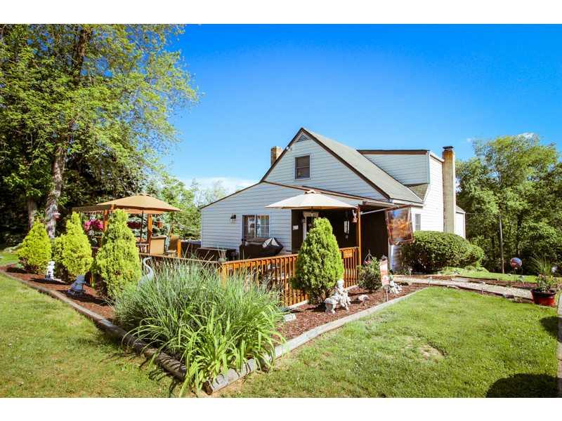 233 East Shaffer Road Aliquippa, PA 15001 - Photo 4 of 17 Patio/Deck.