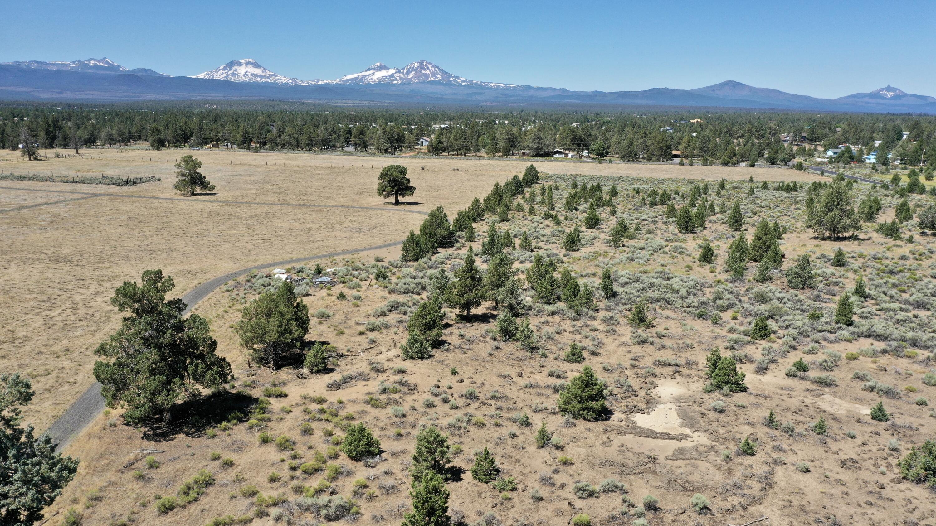 67100 Fryrear Road Bend, OR 97703 - Photo 22 of 38 a view of lake with mountain