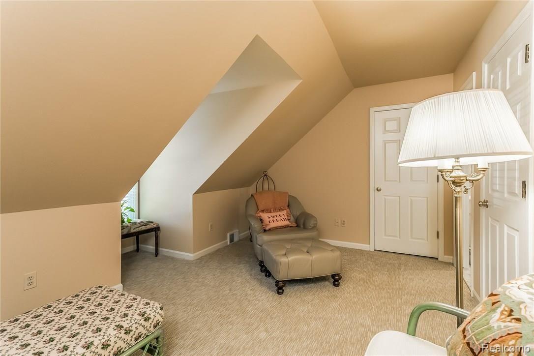 61 Lothrop Road Grosse Pointe, MI 48236 - Photo 39 of 57 033-Bedroom-2618089-medium.jpg