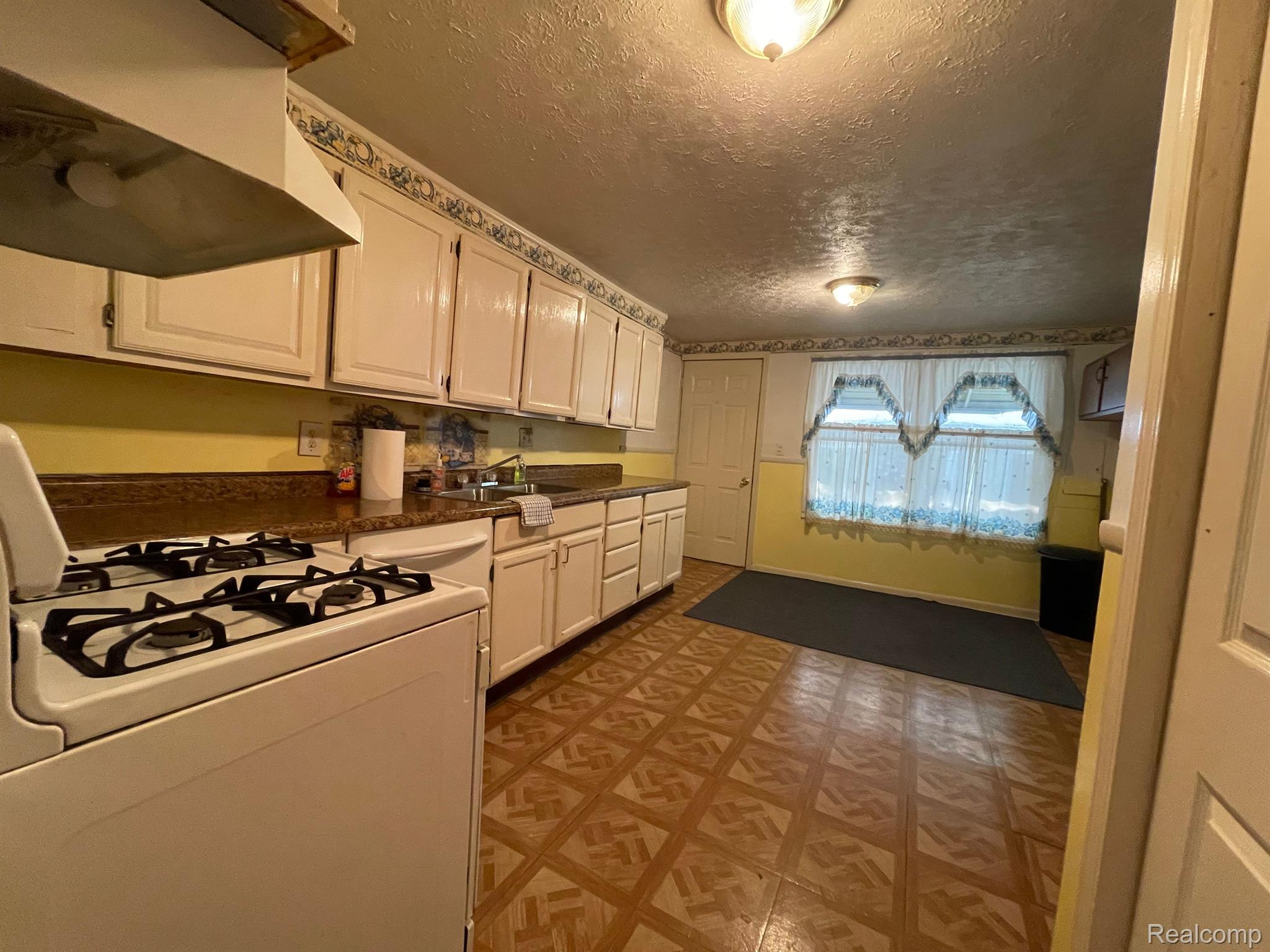 19935 Inkster Road Livonia, MI 48152 - Photo 17 of 31 Gallery Image 17