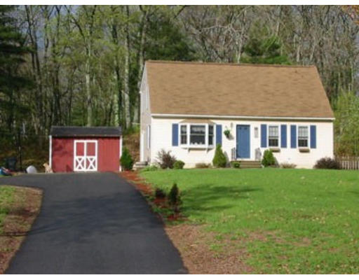 a view of a house with yard and tree s