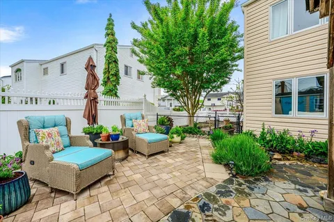 $899,000 | 3683 Illona Lane, Oceanside, NY 11572