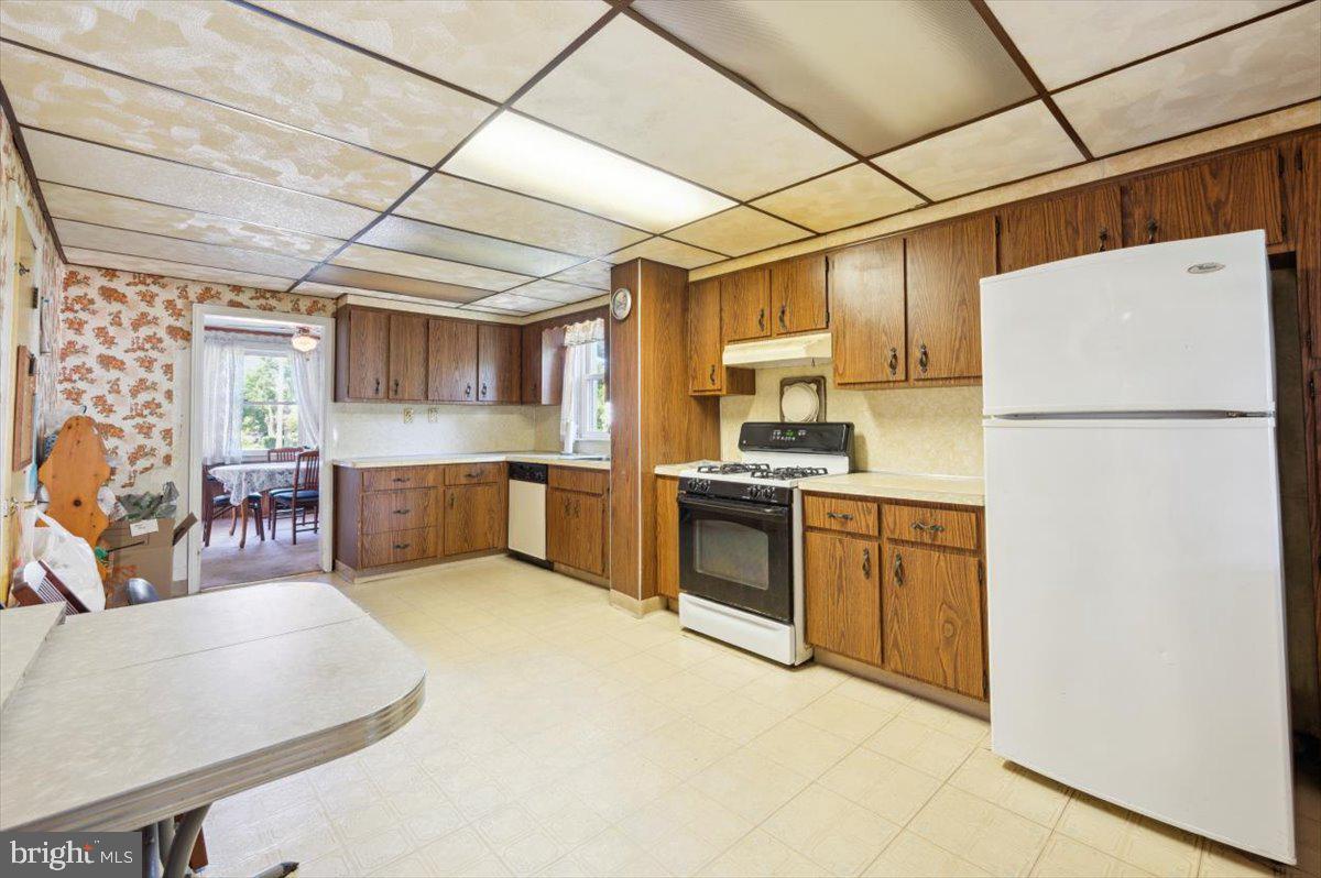 1032 Edgerton Road Secane, PA 19018 - Photo 13 of 48