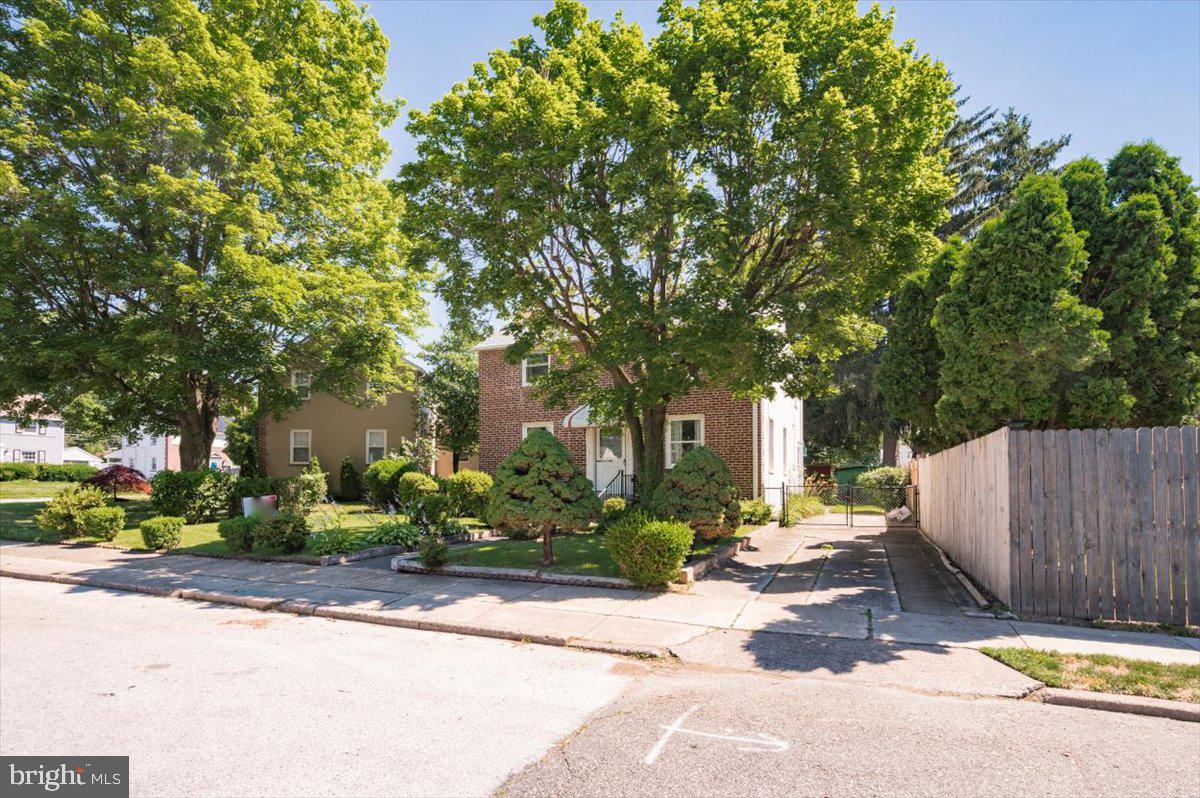 1032 Edgerton Road Secane, PA 19018 - Photo 3 of 48