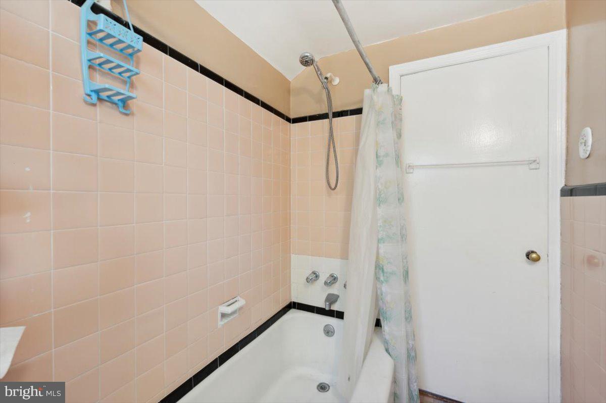 1032 Edgerton Road Secane, PA 19018 - Photo 36 of 48
