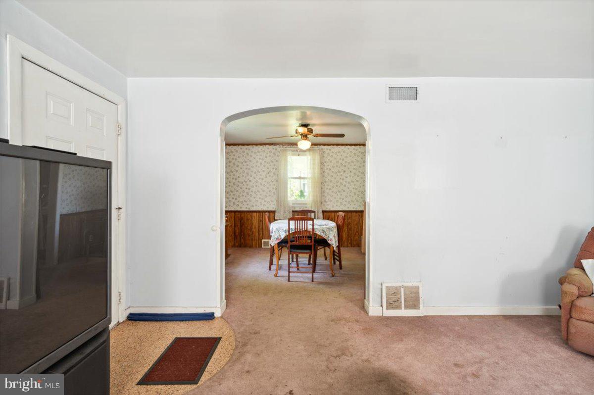 1032 Edgerton Road Secane, PA 19018 - Photo 7 of 48