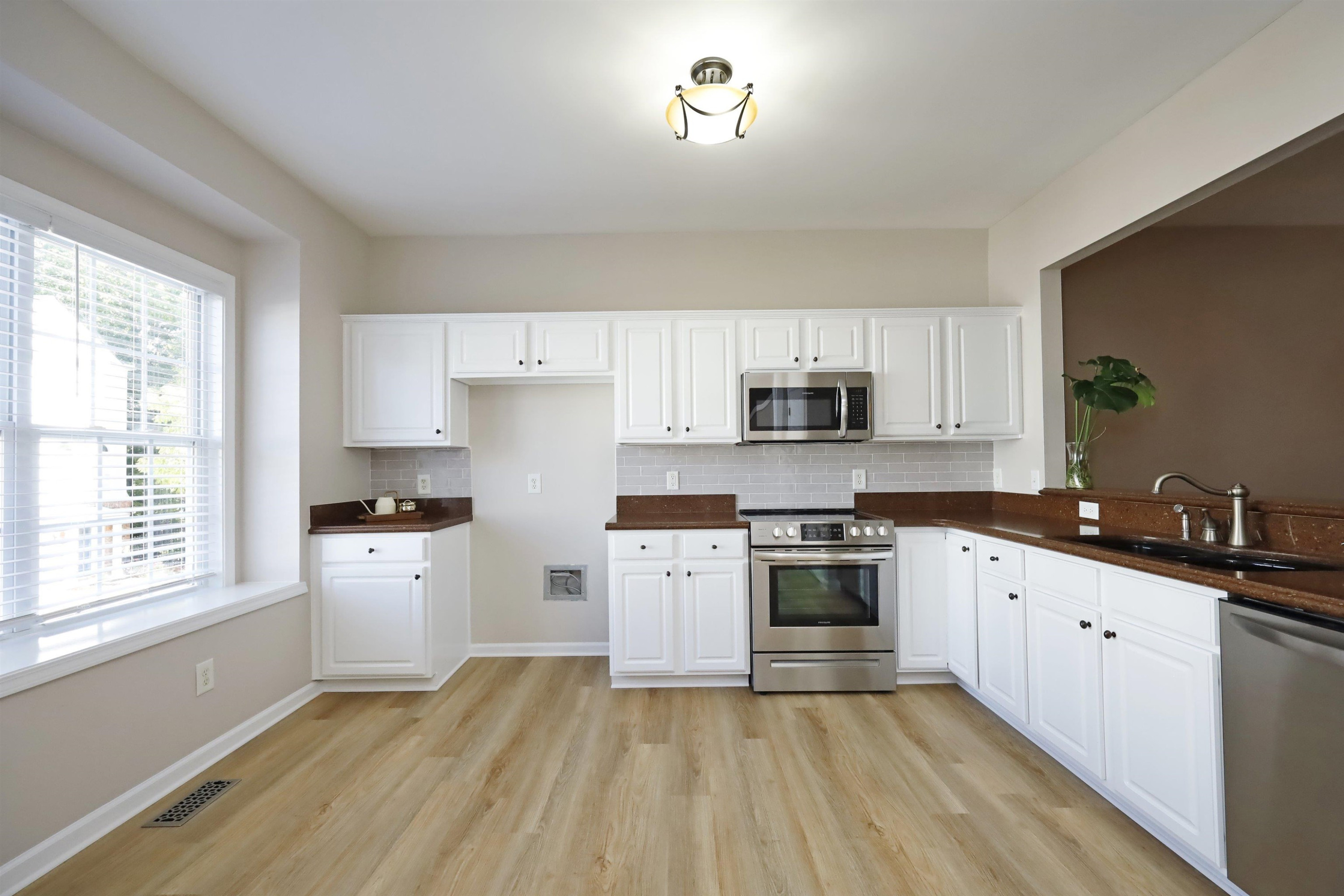 5405 Bayside Court Raleigh, NC 27613 - Photo 6 of 18 Kitchen